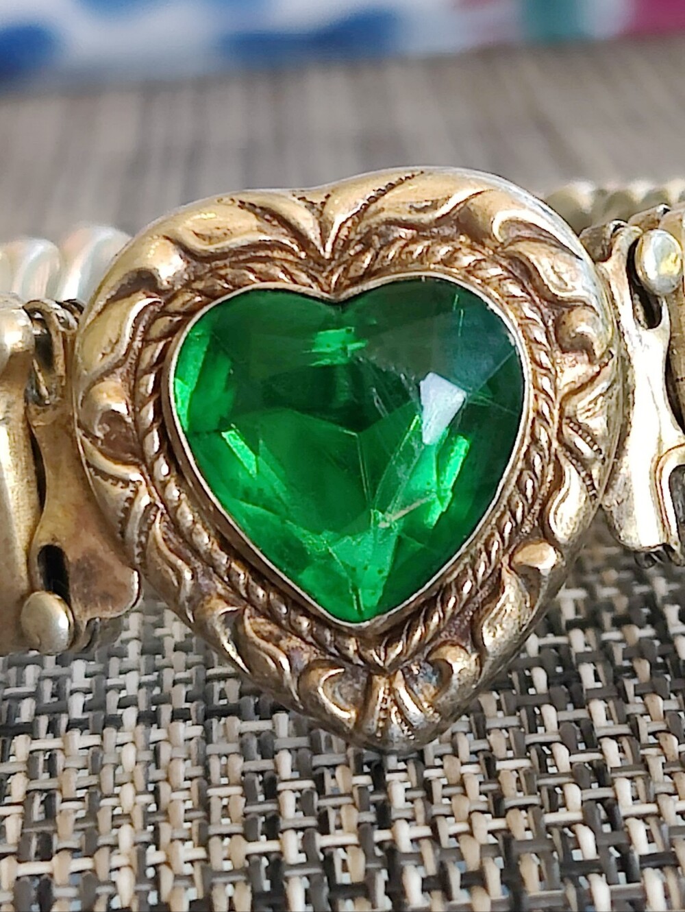 Antique Sterling Silver Expandable Green Heart Sweetheart Bracelet - Picture 2 of 5